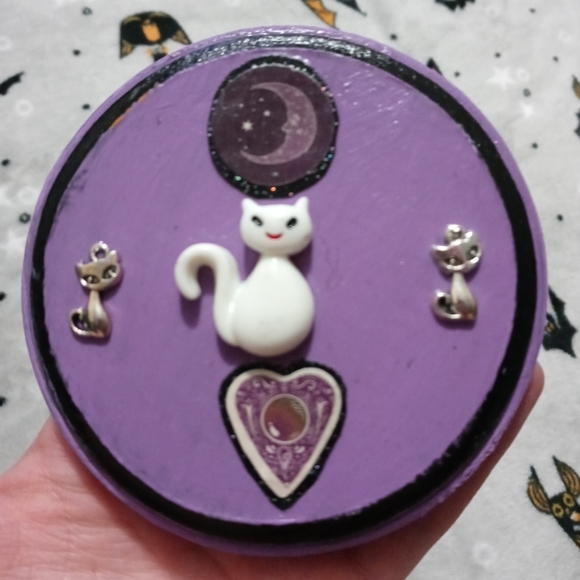 Halloween Gothic Occult Decoration Set - Picture 3 of 3